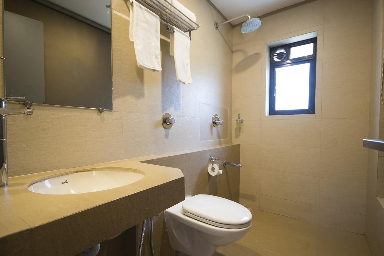 Oyo Townhouse 16 International Airport Hotel Mumbai  Buitenkant foto