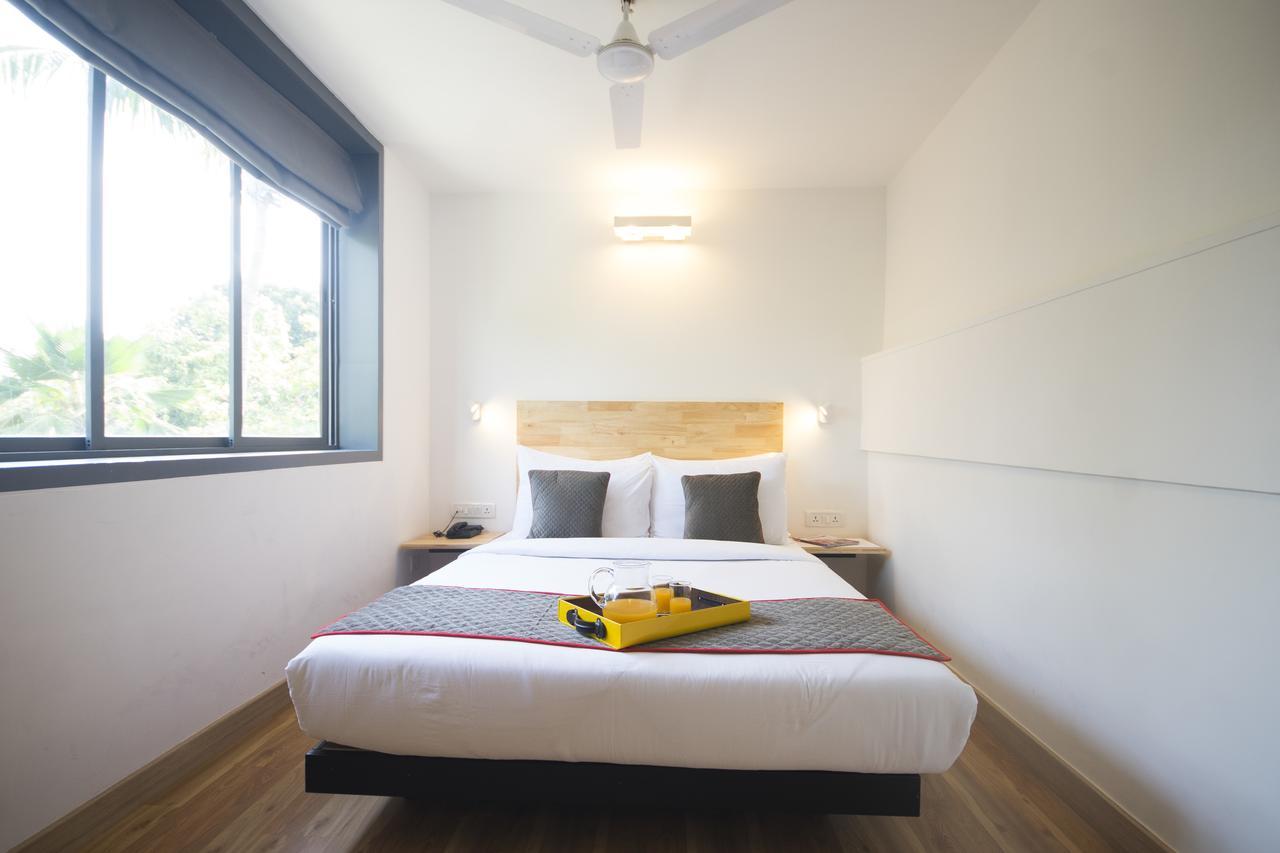 Oyo Townhouse 16 International Airport Hotel Mumbai  Buitenkant foto