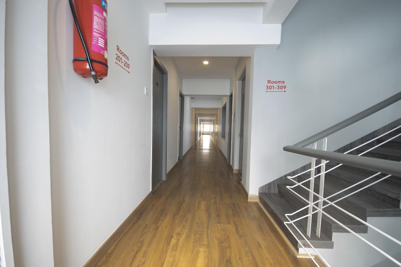 Oyo Townhouse 16 International Airport Hotel Mumbai  Buitenkant foto