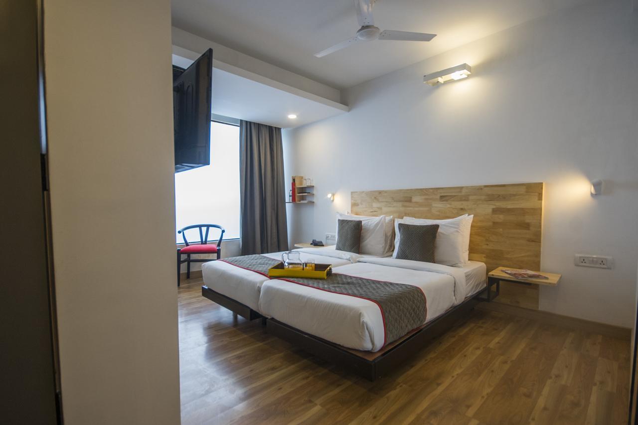 Oyo Townhouse 16 International Airport Hotel Mumbai  Buitenkant foto