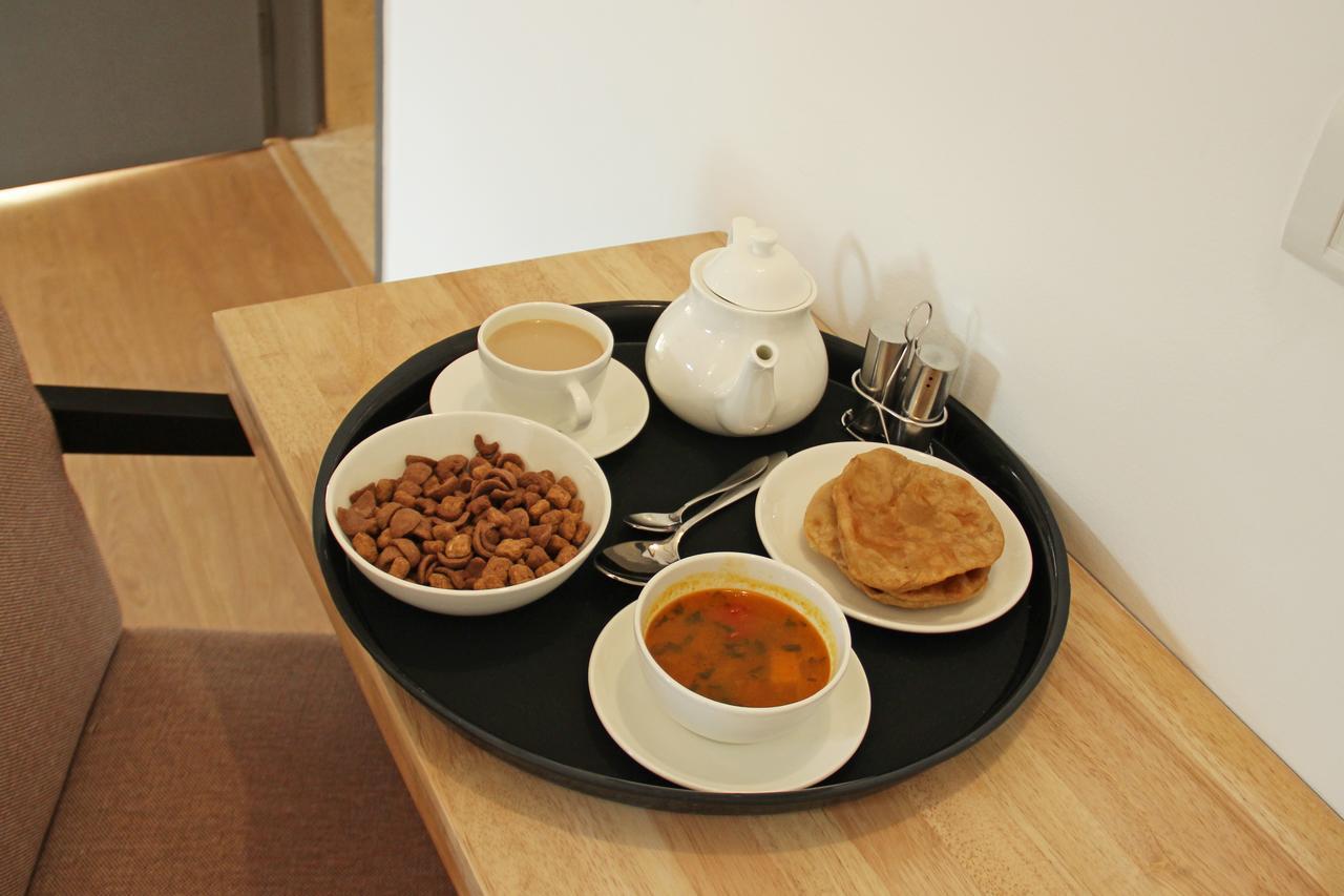 Oyo Townhouse 16 International Airport Hotel Mumbai  Buitenkant foto