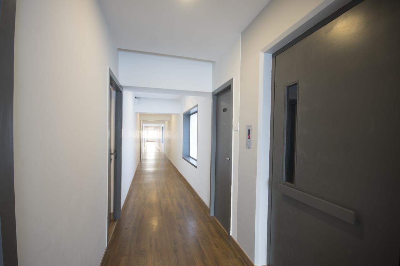 Oyo Townhouse 16 International Airport Hotel Mumbai  Buitenkant foto